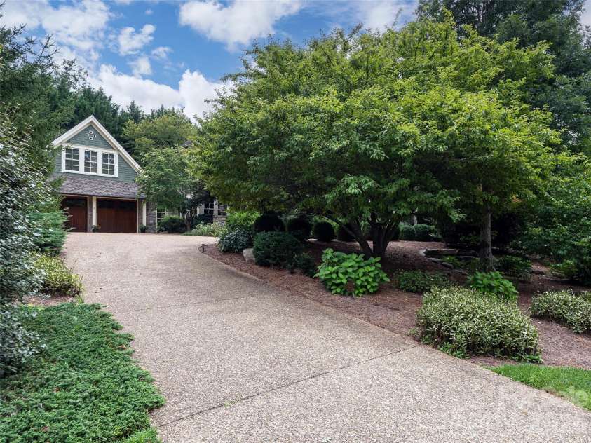 39 Beadle Lane, Asheville, NC 28803.  MLS# CAR4415544, YatesRealty ID 44959. 