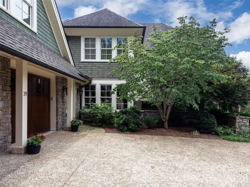 39 Beadle Lane, Asheville, NC 28803.  MLS# CAR4415544, YatesRealty ID 44959. 
