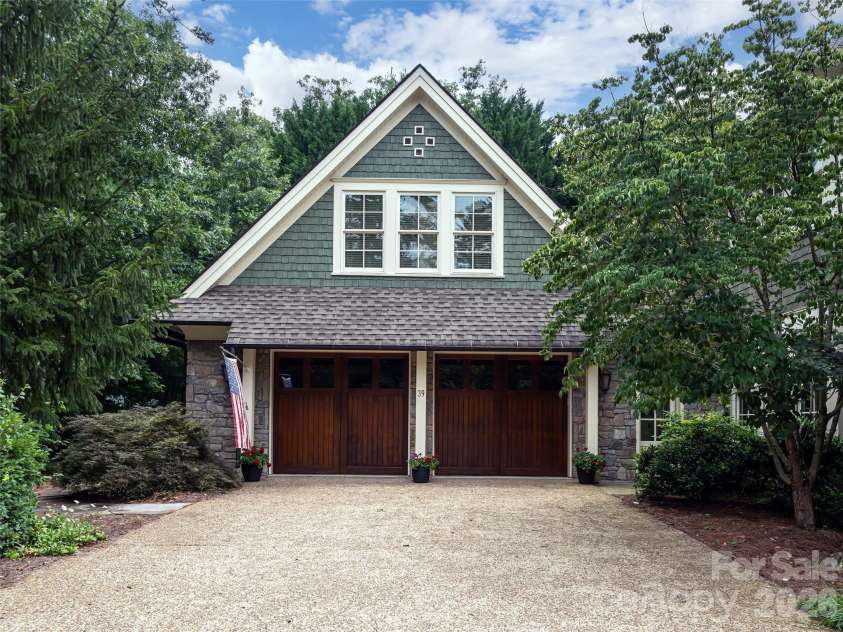 39 Beadle Lane, Asheville, NC 28803.  MLS# CAR4415544, YatesRealty ID 44959. 
