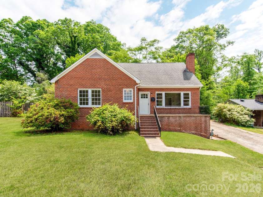 113 Falls Street, Morganton, NC 28655.  MLS# CAR4345012, YatesRealty ID 4496. 
