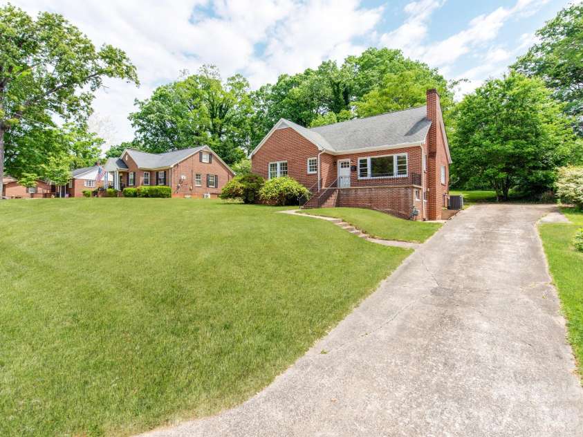 113 Falls Street, Morganton, NC 28655.  MLS# CAR4345012, YatesRealty ID 4496. 