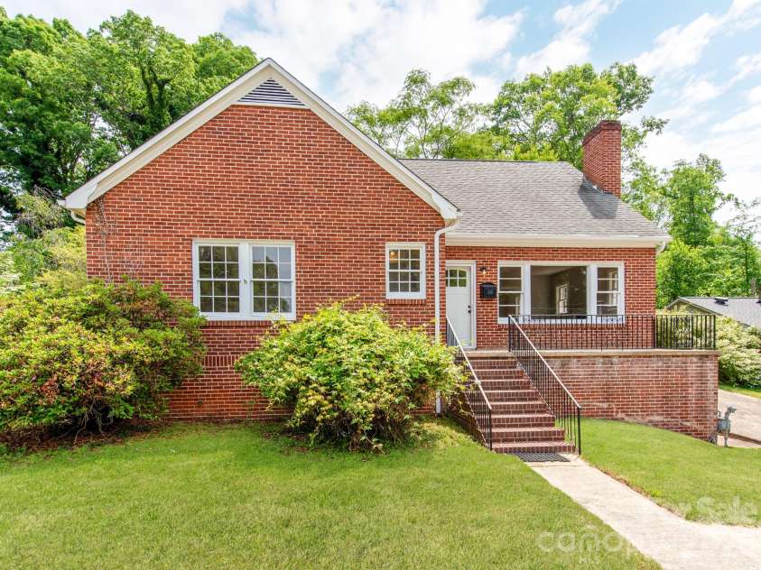 113 Falls Street, Morganton, NC 28655.  MLS# CAR4345012, YatesRealty ID 4496. 