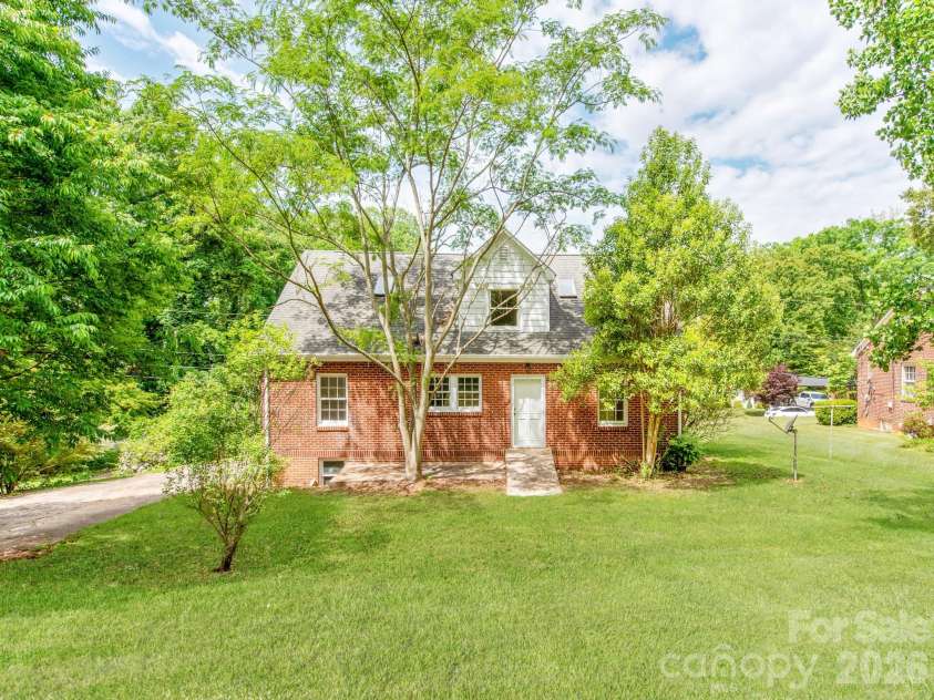 113 Falls Street, Morganton, NC 28655.  MLS# CAR4345012, YatesRealty ID 4496. 