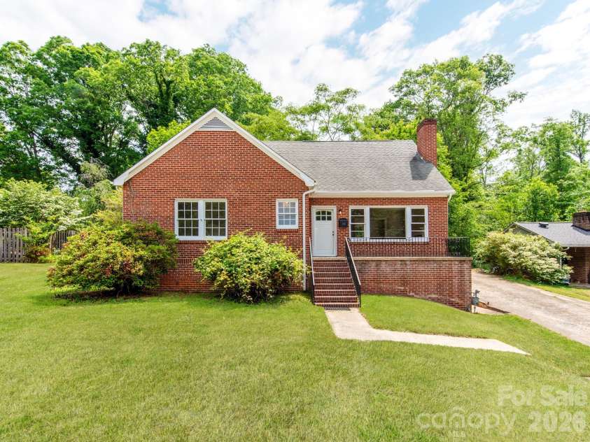 113 Falls Street, Morganton, NC 28655.  MLS# CAR4419050, YatesRealty ID 4496. 