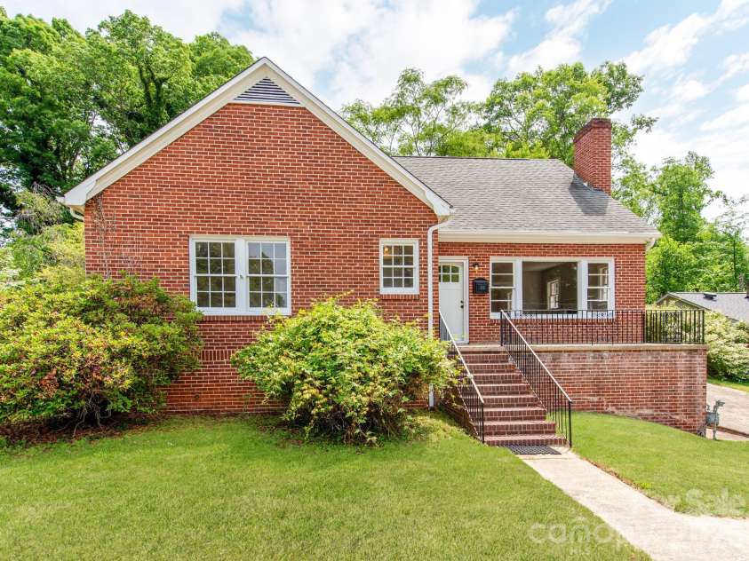 113 Falls Street, Morganton, NC 28655.  MLS# CAR4419050, YatesRealty ID 4496. 