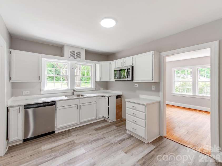 113 Falls Street, Morganton, NC 28655.  MLS# CAR4419050, YatesRealty ID 4496. 