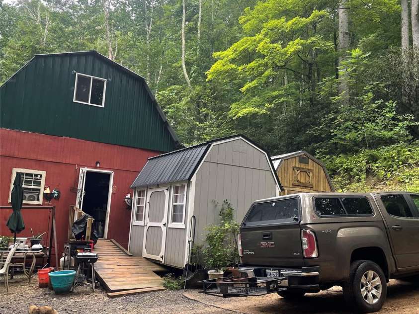 1526 Pine Mountain Road, Creston, NC 28615.  MLS# CAR4415411, YatesRealty ID 44960. 