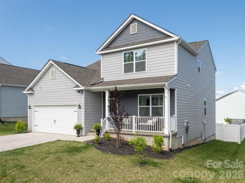 596 Country Oak Drive, Asheville, NC 28804.  MLS# CAR4415536, YatesRealty ID 44963. 