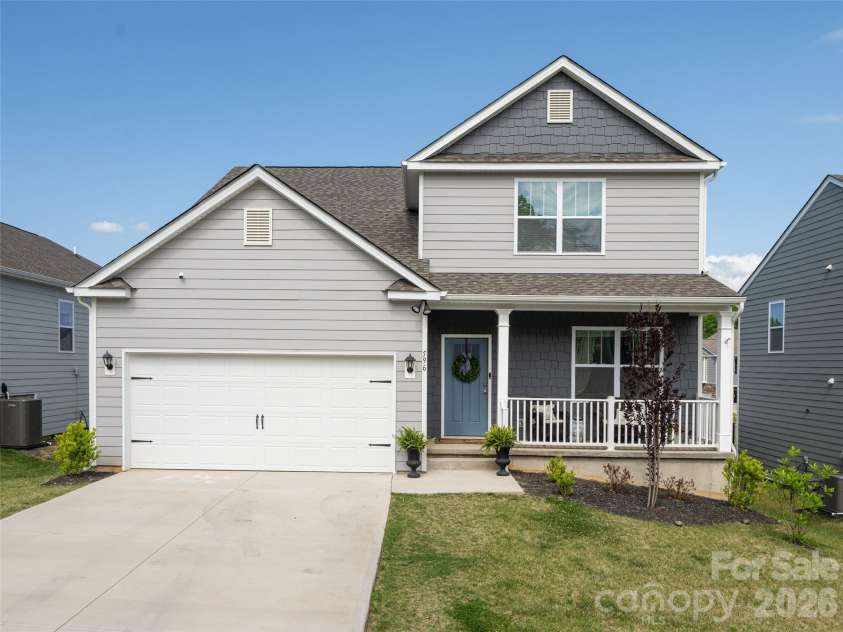 596 Country Oak Drive, Asheville, NC 28804.  MLS# CAR4415536, YatesRealty ID 44963. 