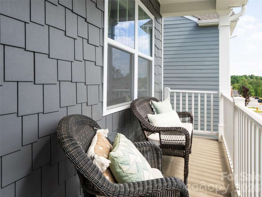596 Country Oak Drive, Asheville, NC 28804.  MLS# CAR4415536, YatesRealty ID 44963. 