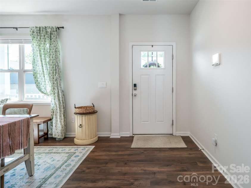 596 Country Oak Drive, Asheville, NC 28804.  MLS# CAR4415536, YatesRealty ID 44963. 