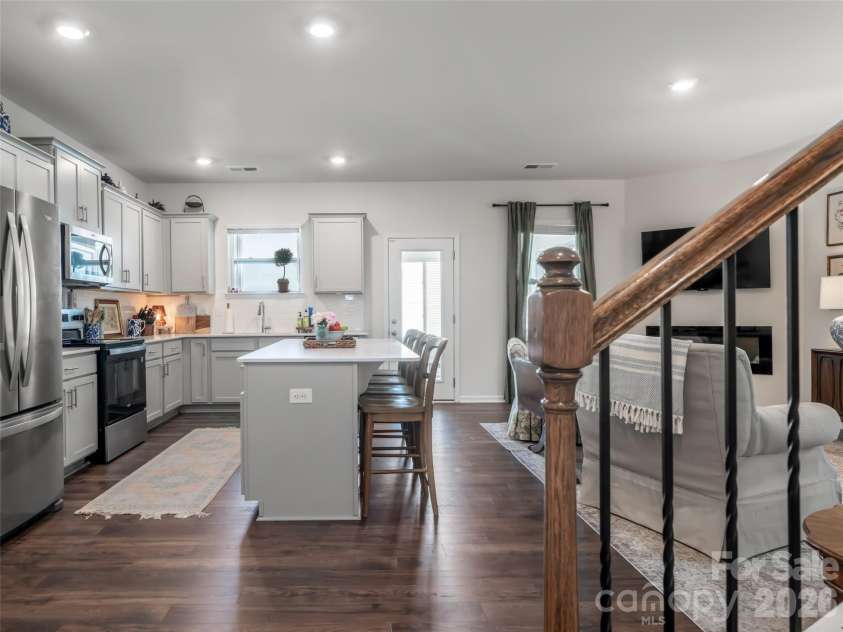 596 Country Oak Drive, Asheville, NC 28804.  MLS# CAR4415536, YatesRealty ID 44963. 