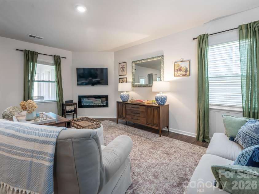 596 Country Oak Drive, Asheville, NC 28804.  MLS# CAR4415536, YatesRealty ID 44963. 