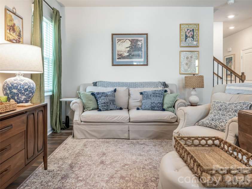 596 Country Oak Drive, Asheville, NC 28804.  MLS# CAR4415536, YatesRealty ID 44963. 