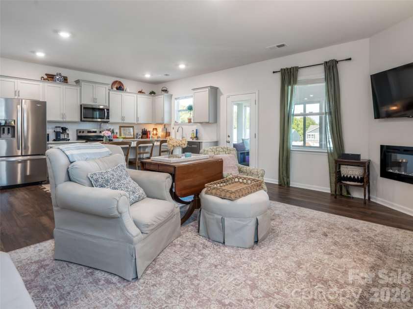 596 Country Oak Drive, Asheville, NC 28804.  MLS# CAR4415536, YatesRealty ID 44963. 