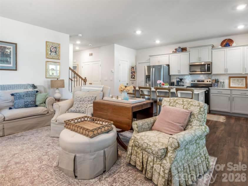 596 Country Oak Drive, Asheville, NC 28804.  MLS# CAR4415536, YatesRealty ID 44963. 