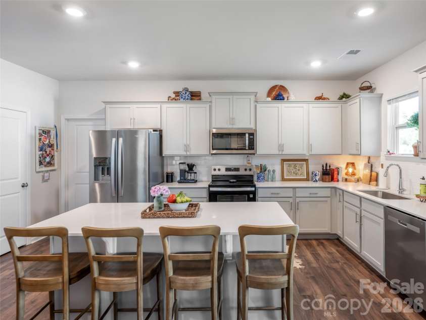 596 Country Oak Drive, Asheville, NC 28804.  MLS# CAR4415536, YatesRealty ID 44963. 