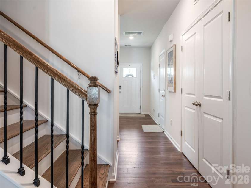 596 Country Oak Drive, Asheville, NC 28804.  MLS# CAR4415536, YatesRealty ID 44963. 