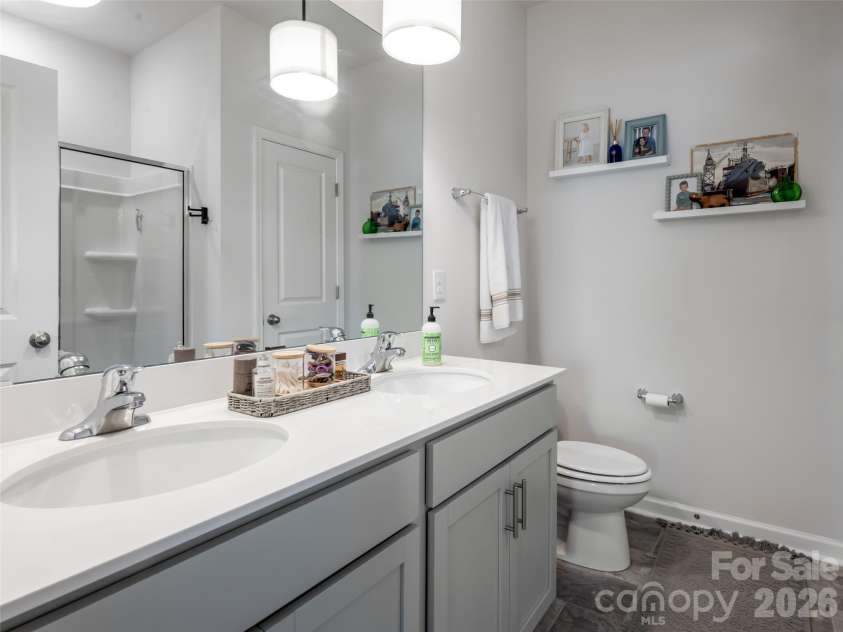 596 Country Oak Drive, Asheville, NC 28804.  MLS# CAR4415536, YatesRealty ID 44963. 
