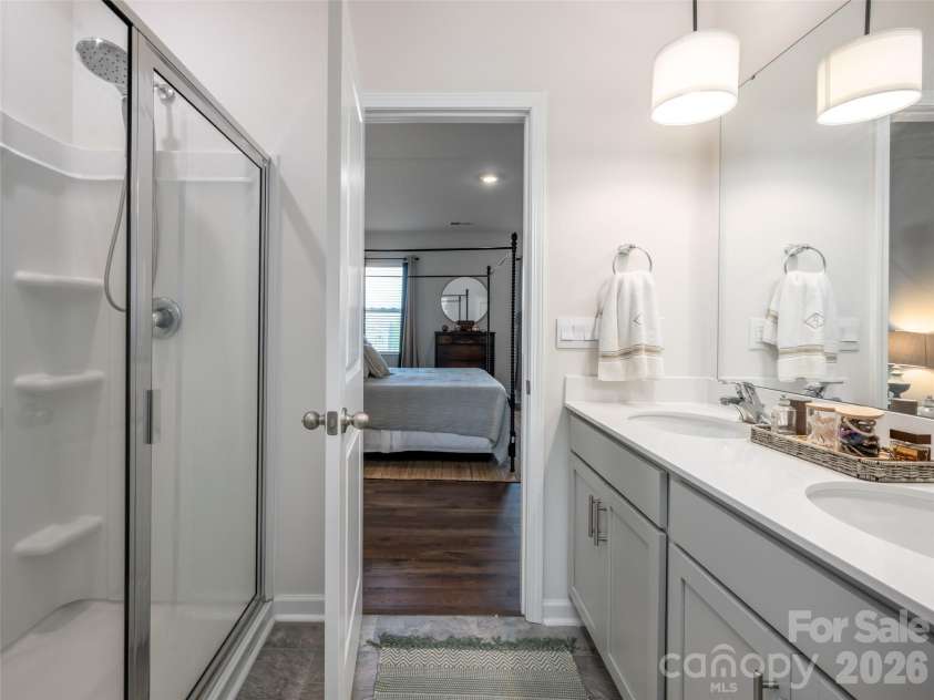 596 Country Oak Drive, Asheville, NC 28804.  MLS# CAR4415536, YatesRealty ID 44963. 