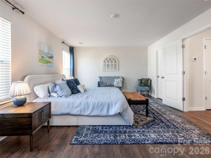 596 Country Oak Drive, Asheville, NC 28804.  MLS# CAR4415536, YatesRealty ID 44963. 