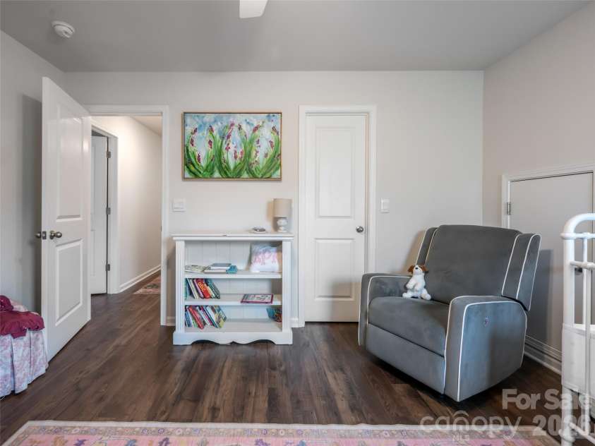 596 Country Oak Drive, Asheville, NC 28804.  MLS# CAR4415536, YatesRealty ID 44963. 
