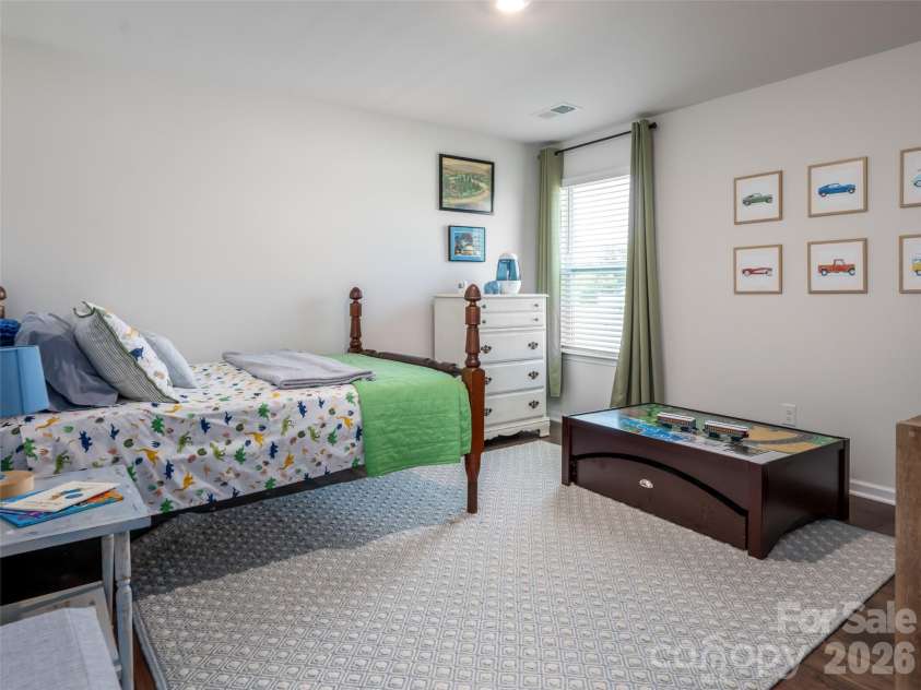 596 Country Oak Drive, Asheville, NC 28804.  MLS# CAR4415536, YatesRealty ID 44963. 