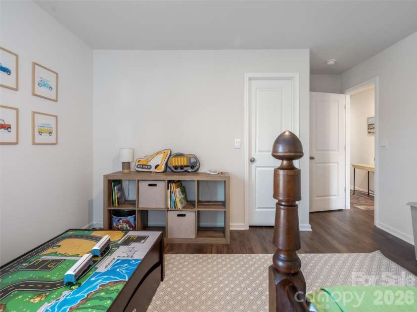 596 Country Oak Drive, Asheville, NC 28804.  MLS# CAR4415536, YatesRealty ID 44963. 
