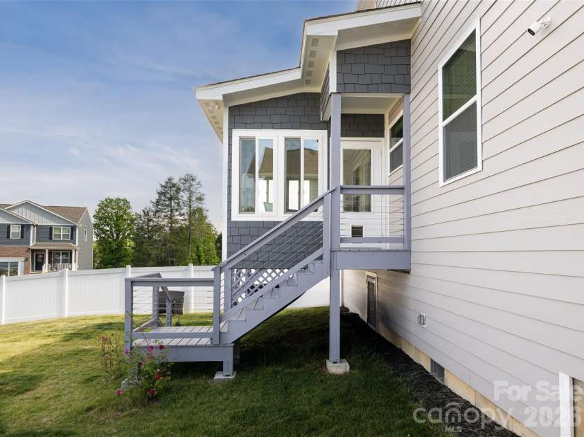 596 Country Oak Drive, Asheville, NC 28804.  MLS# CAR4415536, YatesRealty ID 44963. 