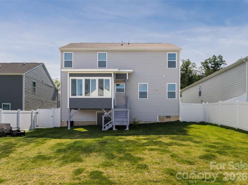 596 Country Oak Drive, Asheville, NC 28804.  MLS# CAR4415536, YatesRealty ID 44963. 