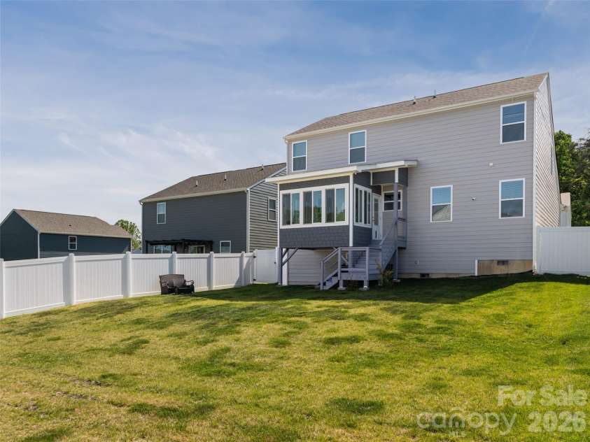 596 Country Oak Drive, Asheville, NC 28804.  MLS# CAR4415536, YatesRealty ID 44963. 