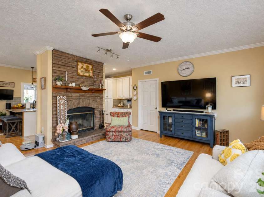 8 Blaines Way, Candler, NC 28715.  MLS# CAR4406500, YatesRealty ID 44964. Cozy yet spacious
