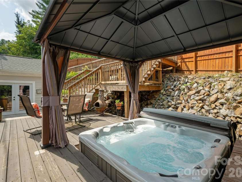8 Blaines Way, Candler, NC 28715.  MLS# CAR4406500, YatesRealty ID 44964. Hot tub