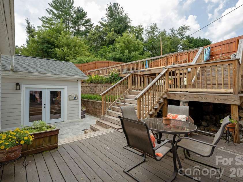 8 Blaines Way, Candler, NC 28715.  MLS# CAR4406500, YatesRealty ID 44964. Lots of deck space