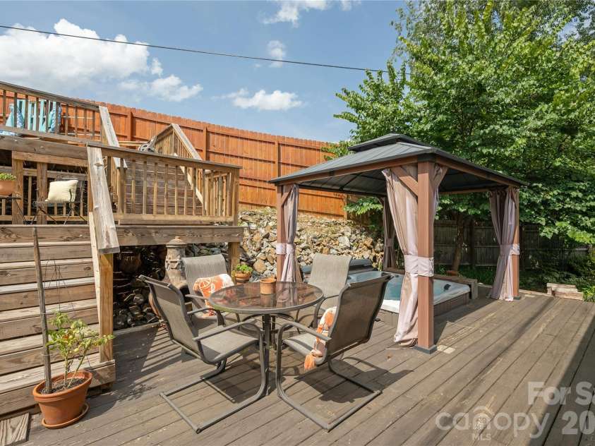8 Blaines Way, Candler, NC 28715.  MLS# CAR4406500, YatesRealty ID 44964. Outdoor dining space