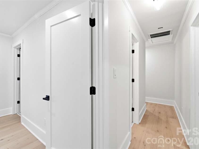 6900 Norchester Court, Charlotte, NC 28227.  MLS# CAR4411149, YatesRealty ID 44965. Hallway