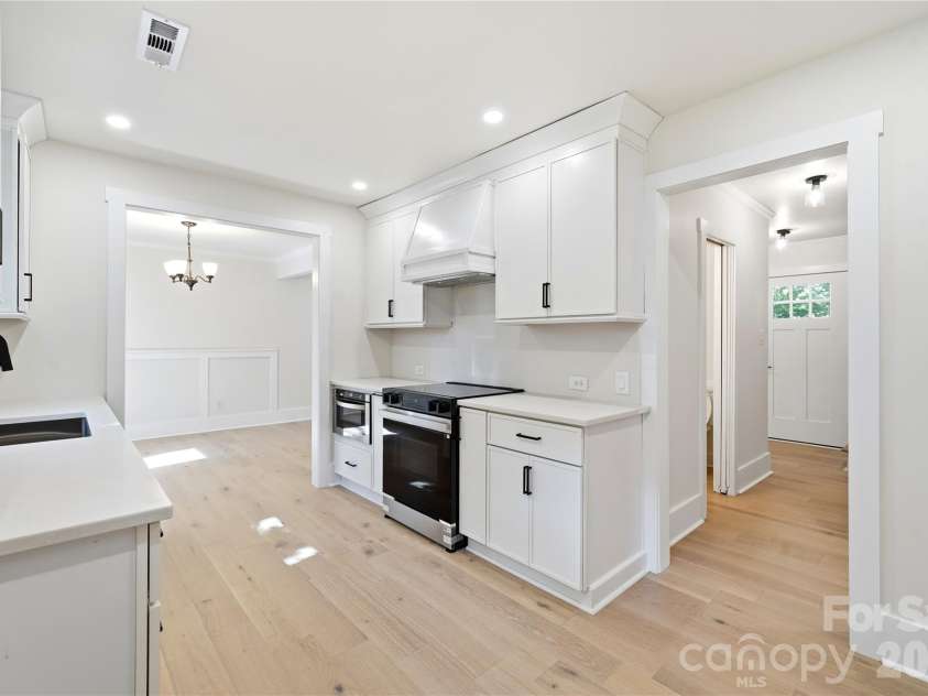 6900 Norchester Court, Charlotte, NC 28227.  MLS# CAR4411149, YatesRealty ID 44965. Kitchen