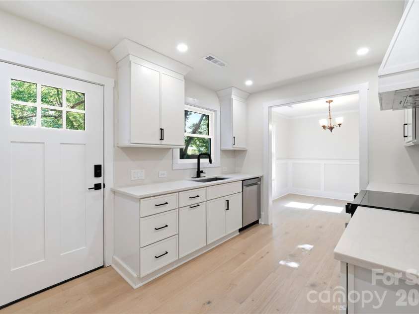6900 Norchester Court, Charlotte, NC 28227.  MLS# CAR4411149, YatesRealty ID 44965. Kitchen