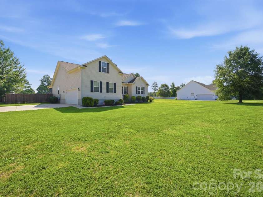 416 Stacy Lane, York, SC 29745.  MLS# CAR4410017, YatesRealty ID 44967. 