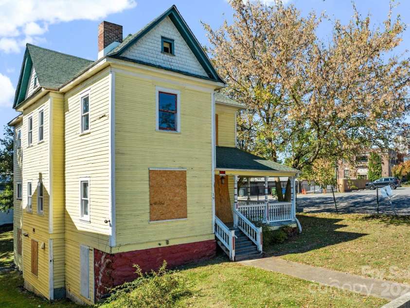 19 & 25 French Broad Avenue, Asheville, NC 28801.  MLS# CAR4317400, YatesRealty ID 44968. 19 S French Broad Exterior