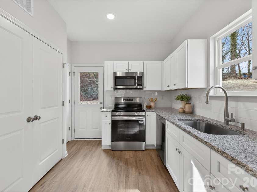 1910 Wilson W Lee Boulevard, Statesville, NC 28677.  MLS# CAR4415546, YatesRealty ID 44968. Representation