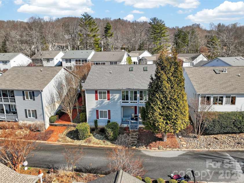 17 Driver Court, Hendersonville, NC 28739.  MLS# CAR4346036, YatesRealty ID 4497. 