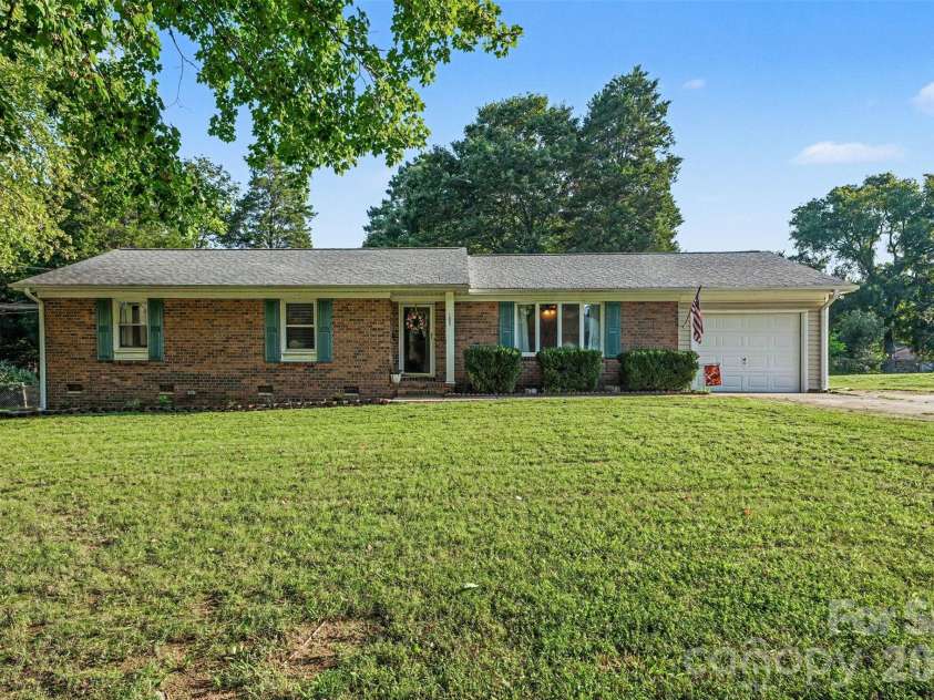 105 Stoneybrook Road, Salisbury, NC 28147.  MLS# CAR4371157, YatesRealty ID 44971. 