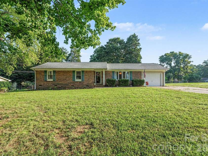 105 Stoneybrook Road, Salisbury, NC 28147.  MLS# CAR4371157, YatesRealty ID 44971. 