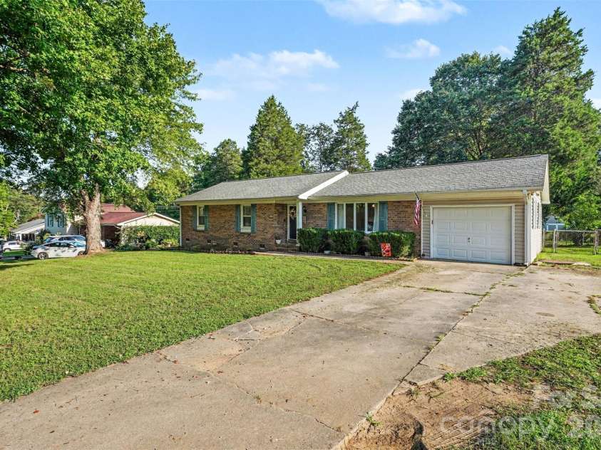 105 Stoneybrook Road, Salisbury, NC 28147.  MLS# CAR4371157, YatesRealty ID 44971. 