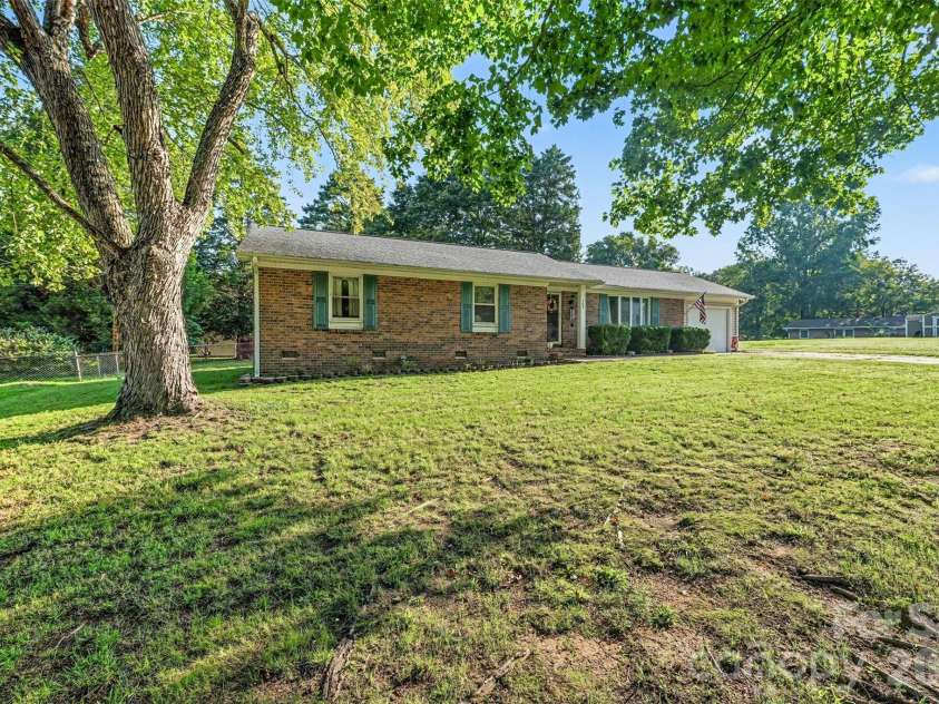 105 Stoneybrook Road, Salisbury, NC 28147.  MLS# CAR4371157, YatesRealty ID 44971. 