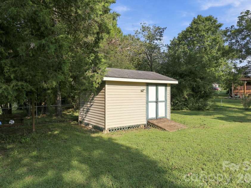 105 Stoneybrook Road, Salisbury, NC 28147.  MLS# CAR4426829, YatesRealty ID 44971. 