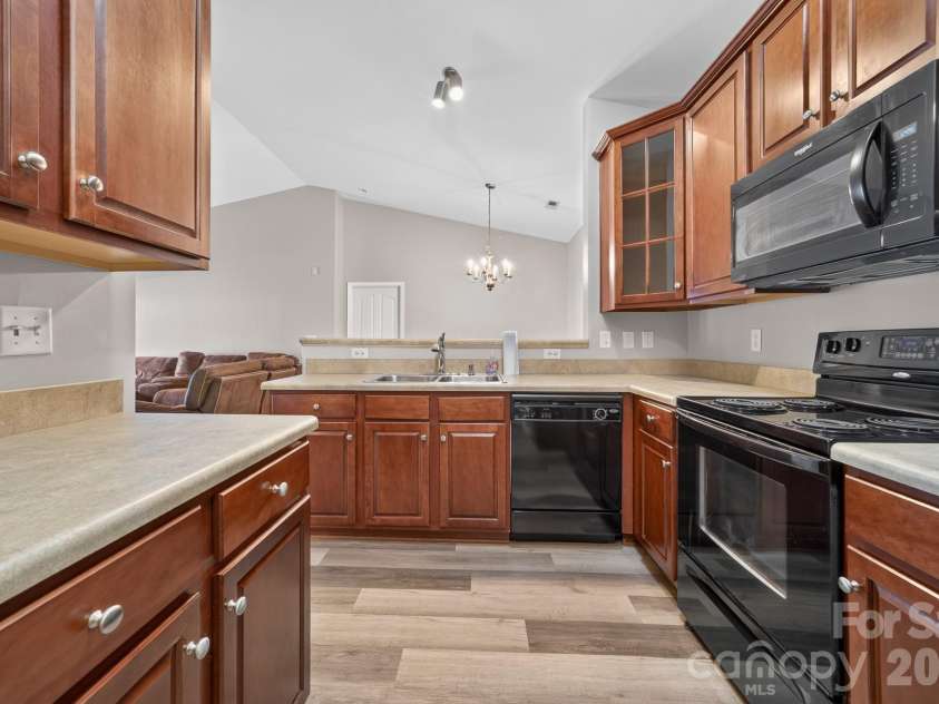 11721 Ridgeway Park Drive, Charlotte, NC 28277.  MLS# CAR4397407, YatesRealty ID 44972. 