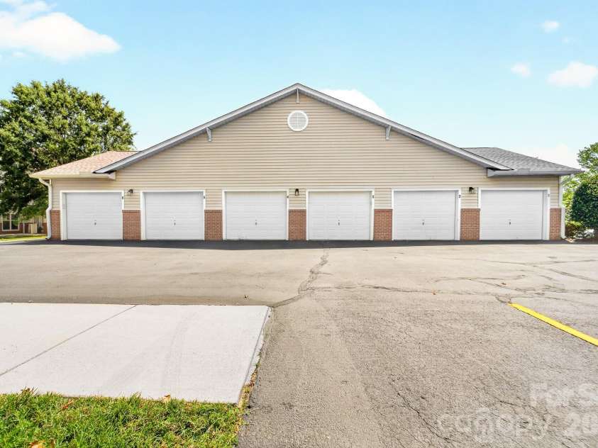 11721 Ridgeway Park Drive, Charlotte, NC 28277.  MLS# CAR4397407, YatesRealty ID 44972. 