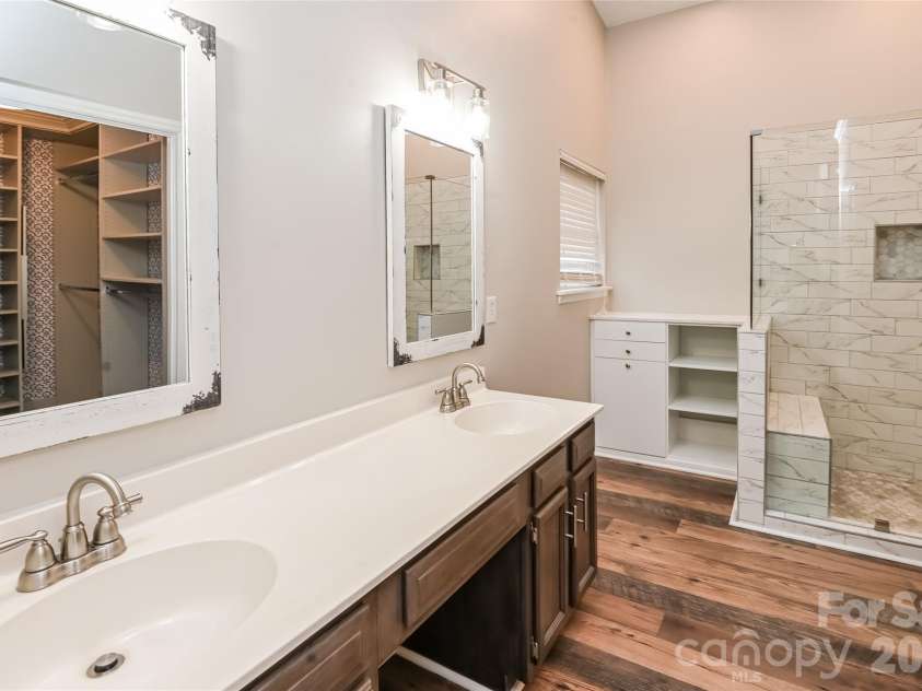 11358 Clayford Ridge, Charlotte, NC 28215.  MLS# CAR4415407, YatesRealty ID 44974. 